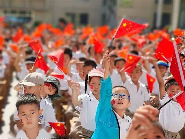 救援受困的长颈鹿